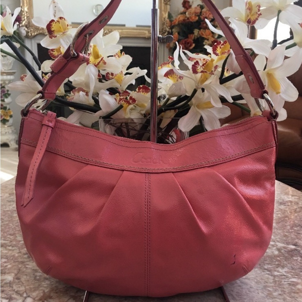 Coach Pink Patent leather Shoulder Bag with Elegant hobo style 00’s vibe